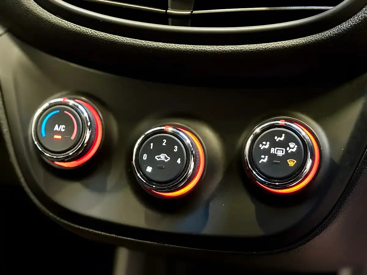 Used 2016 Vauxhall Viva Se White - Interior and Exterior details 20