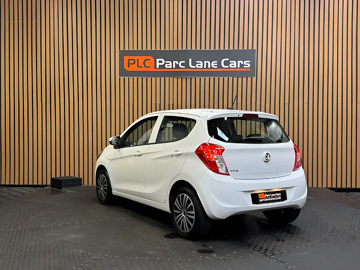 Used 2016 Vauxhall Viva Se White - Interior and Exterior details 5