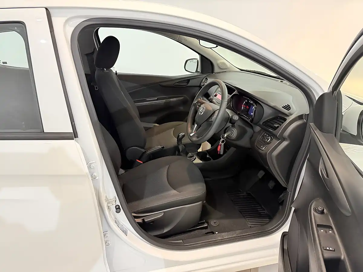 Used 2016 Vauxhall Viva Se White - Interior and Exterior details 15