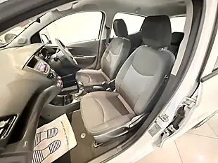 Used 2016 Vauxhall Viva Se White - Interior and Exterior details 18