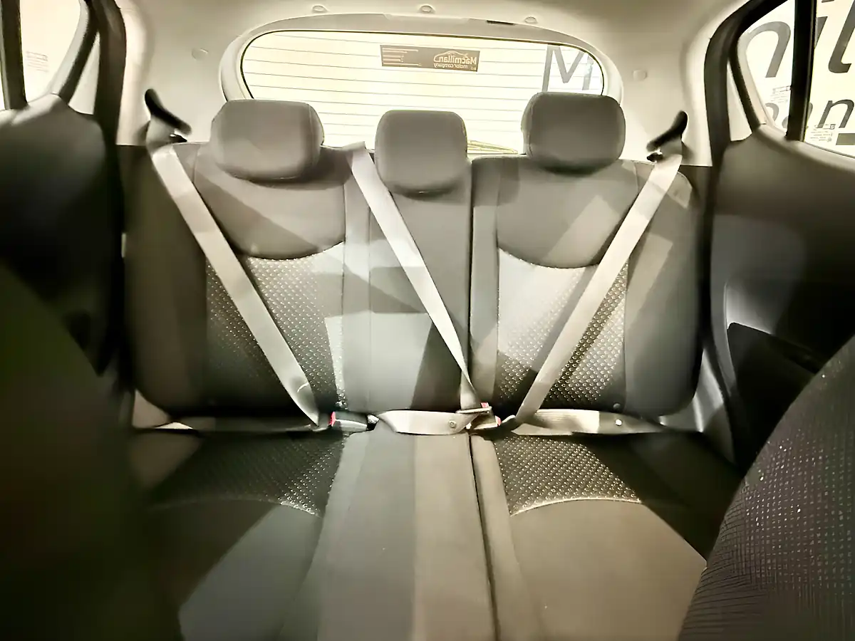 Used 2016 Vauxhall Viva Se White - Interior and Exterior details 20