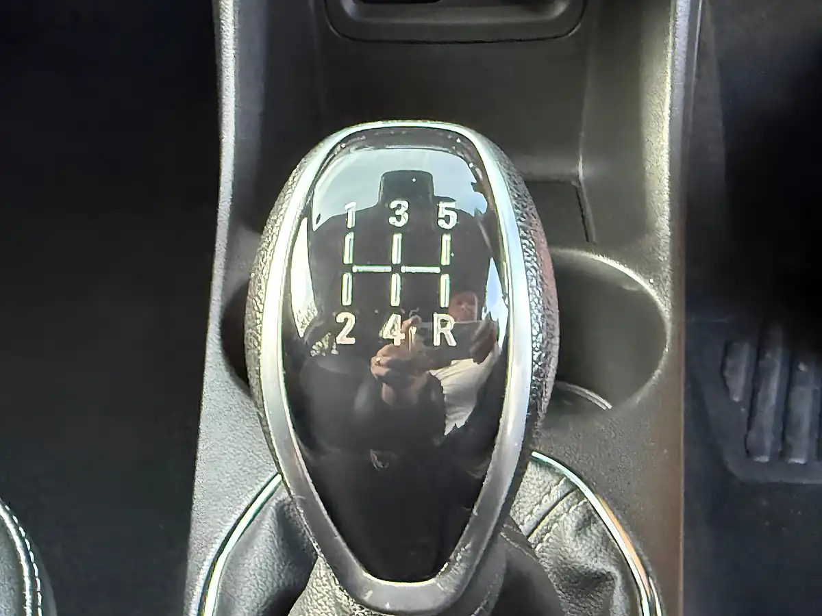 Used 2016 Vauxhall Viva Sl Grey - Interior and Exterior details 13