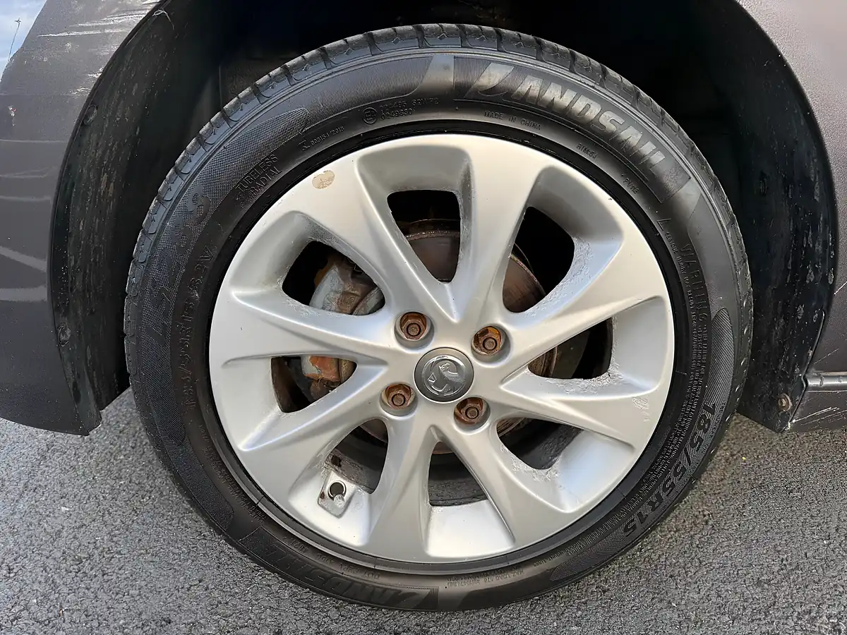 Used 2016 Vauxhall Viva Sl Grey - Interior and Exterior details 15