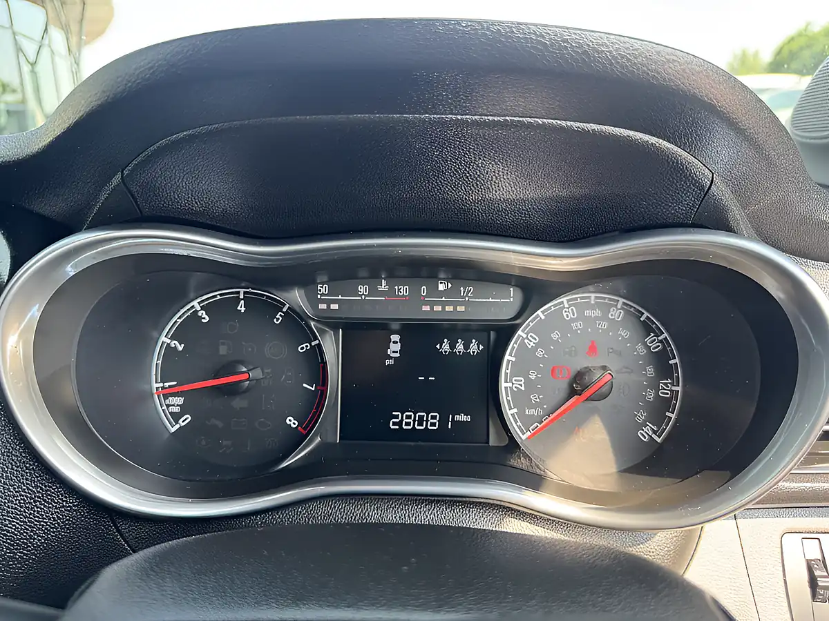 Used 2016 Vauxhall Viva Sl Red - Interior and Exterior details 13