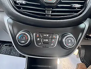 Used 2016 Vauxhall Viva Sl Red - Interior and Exterior details 15