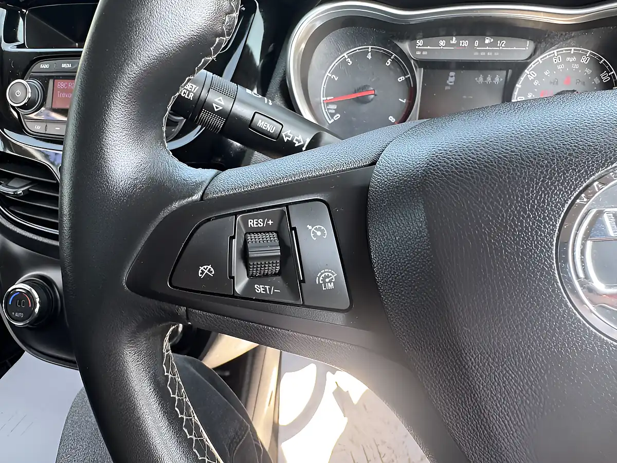 Used 2016 Vauxhall Viva Sl Red - Interior and Exterior details 17