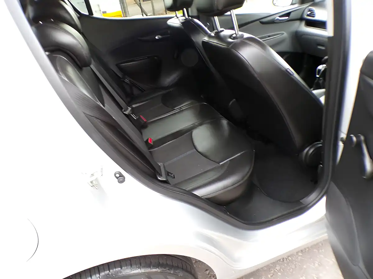 Used 2016 Vauxhall Viva Sl Silver - Interior and Exterior details 15