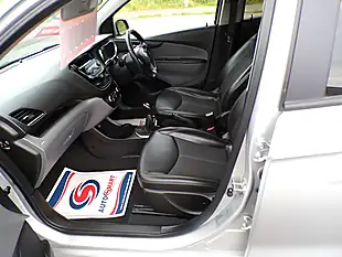 Used 2016 Vauxhall Viva Sl Silver - Interior and Exterior details 8
