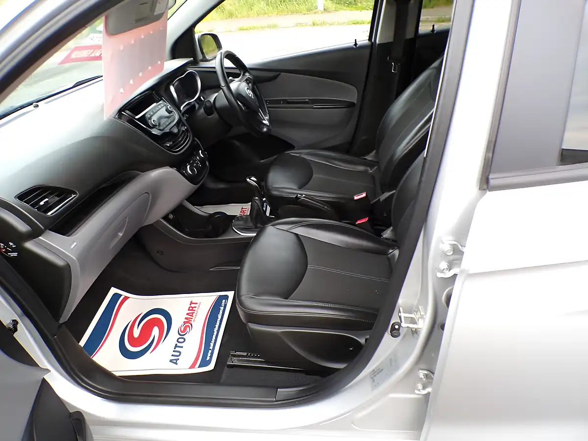 Used 2016 Vauxhall Viva Sl Silver - Interior and Exterior details 8