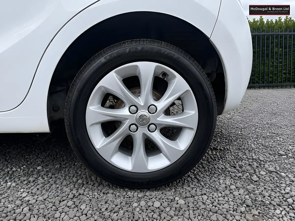 Used 2016 Vauxhall Viva Sl White - Interior and Exterior details 9