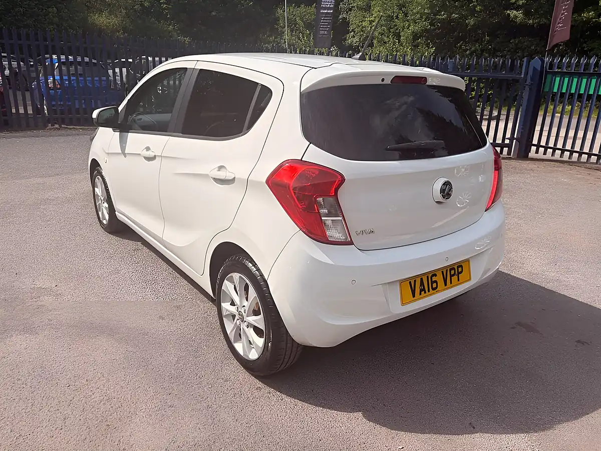 Used 2016 Vauxhall Viva Sl White - Interior and Exterior details 11