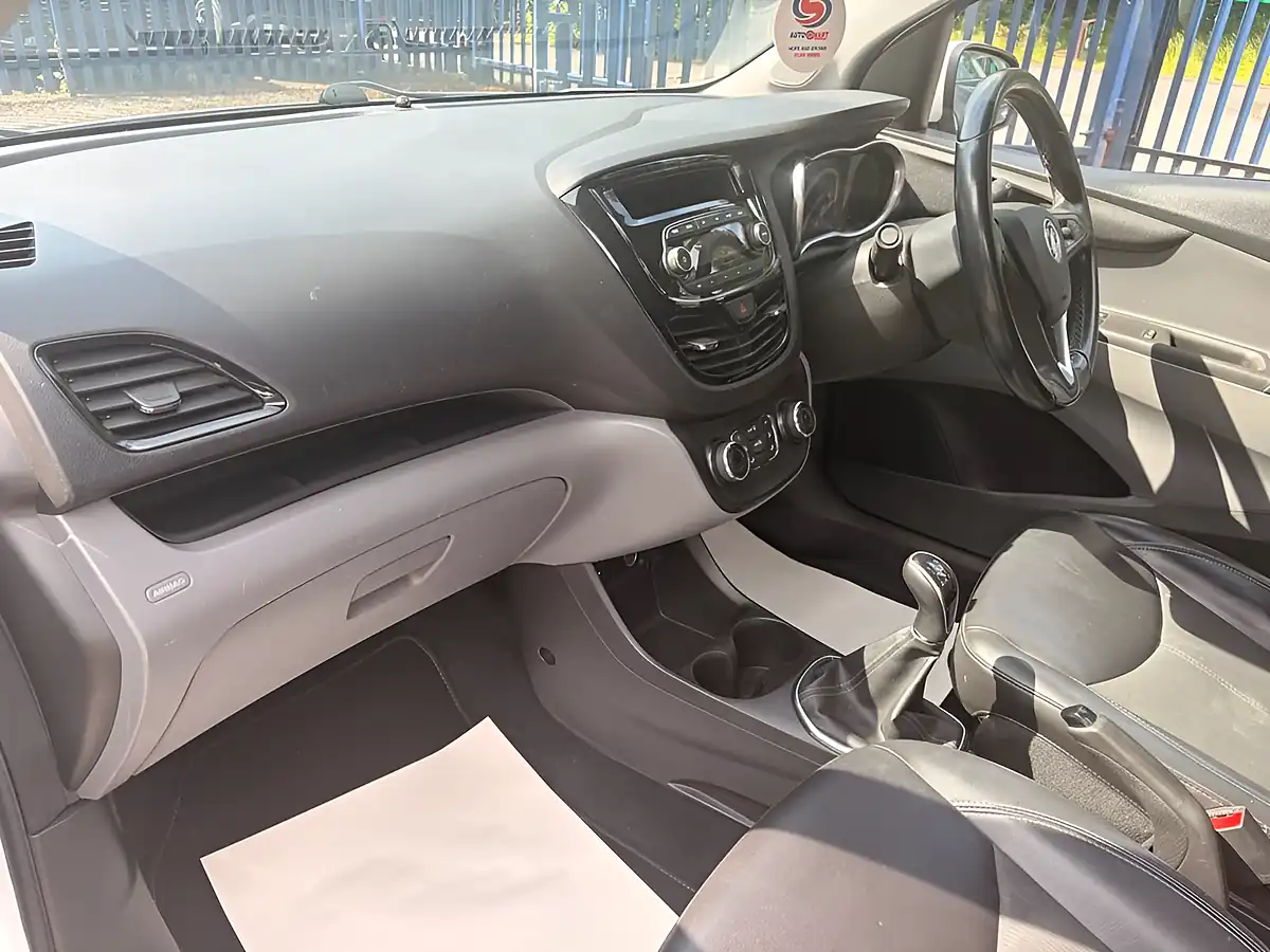 Used 2016 Vauxhall Viva Sl White - Interior and Exterior details 14
