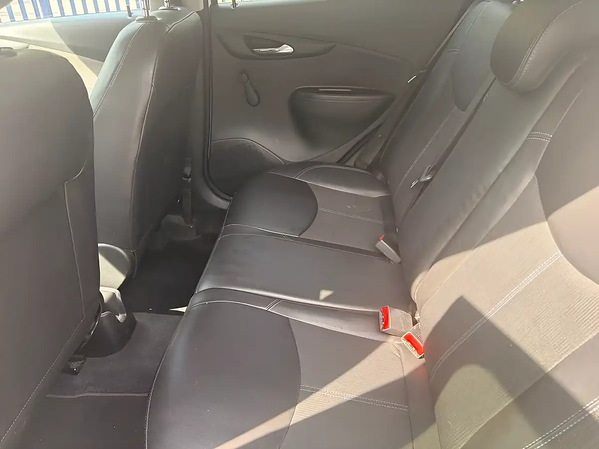 Used 2016 Vauxhall Viva Sl White - Interior and Exterior details 17