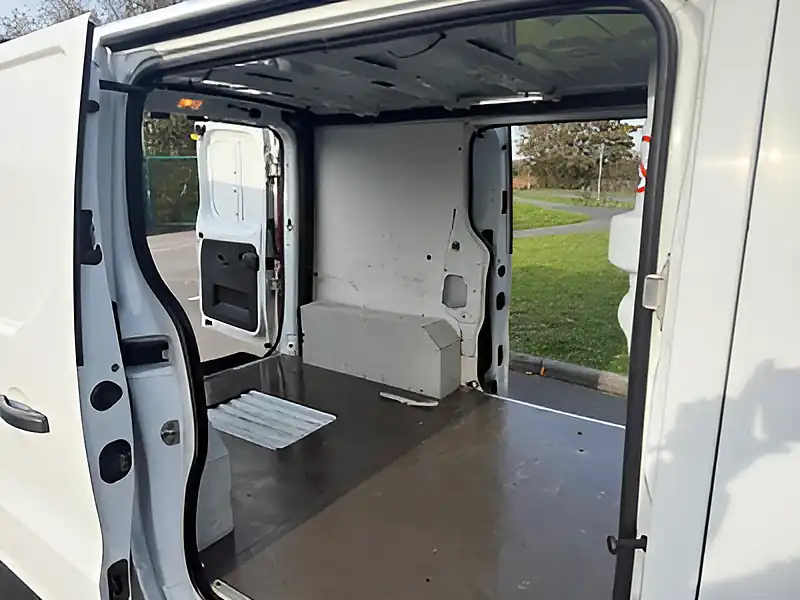 Used 2016 Vauxhall Vivaro 2900 Ecoflex L1 H1 Euro 5 White - Interior and Exterior details 11