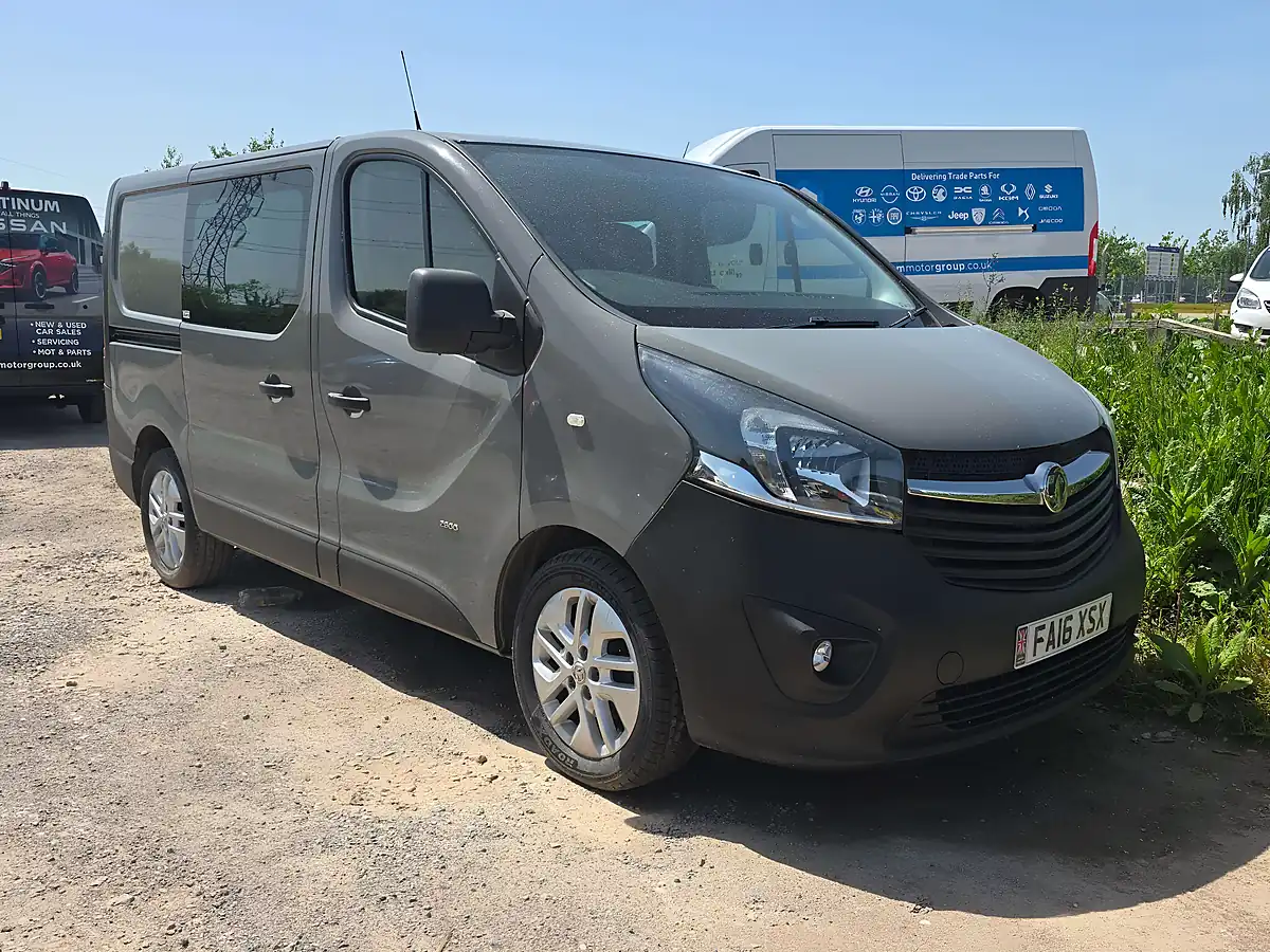 Used 2016 Vauxhall Vivaro Crew Van L1 H1 Grey - Front View