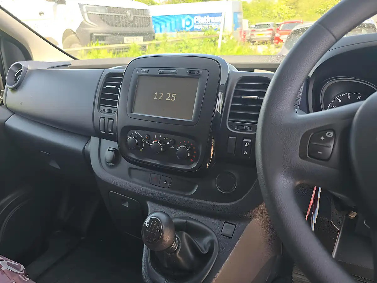 Used 2016 Vauxhall Vivaro Crew Van L1 H1 Grey - Interior and Exterior details 9