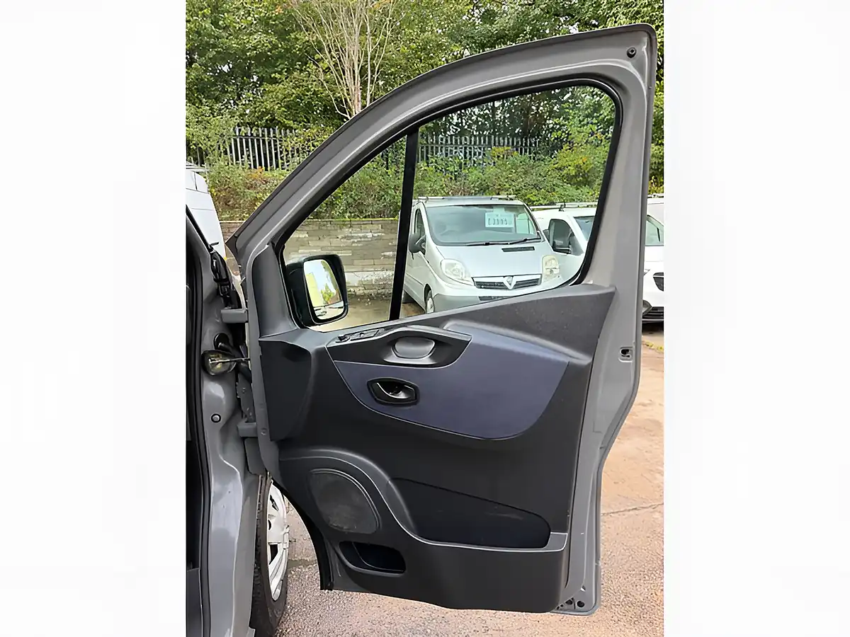 Used 2016 Vauxhall Vivaro Sportive Grey - Interior and Exterior details 15