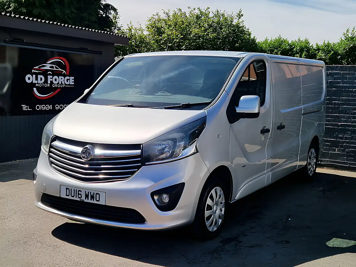 Used 2016 Vauxhall Vivaro Sportive L2 H1 Silver - Front View