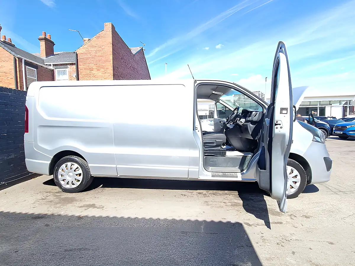 Used 2016 Vauxhall Vivaro Sportive L2 H1 Silver - Interior and Exterior details 14