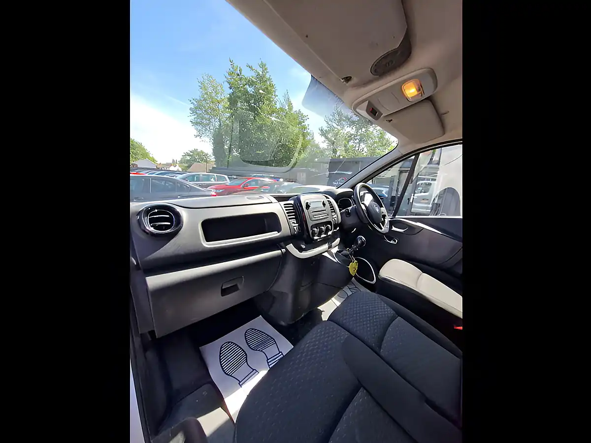Used 2016 Vauxhall Vivaro Sportive L2 H1 Silver - Interior and Exterior details 17