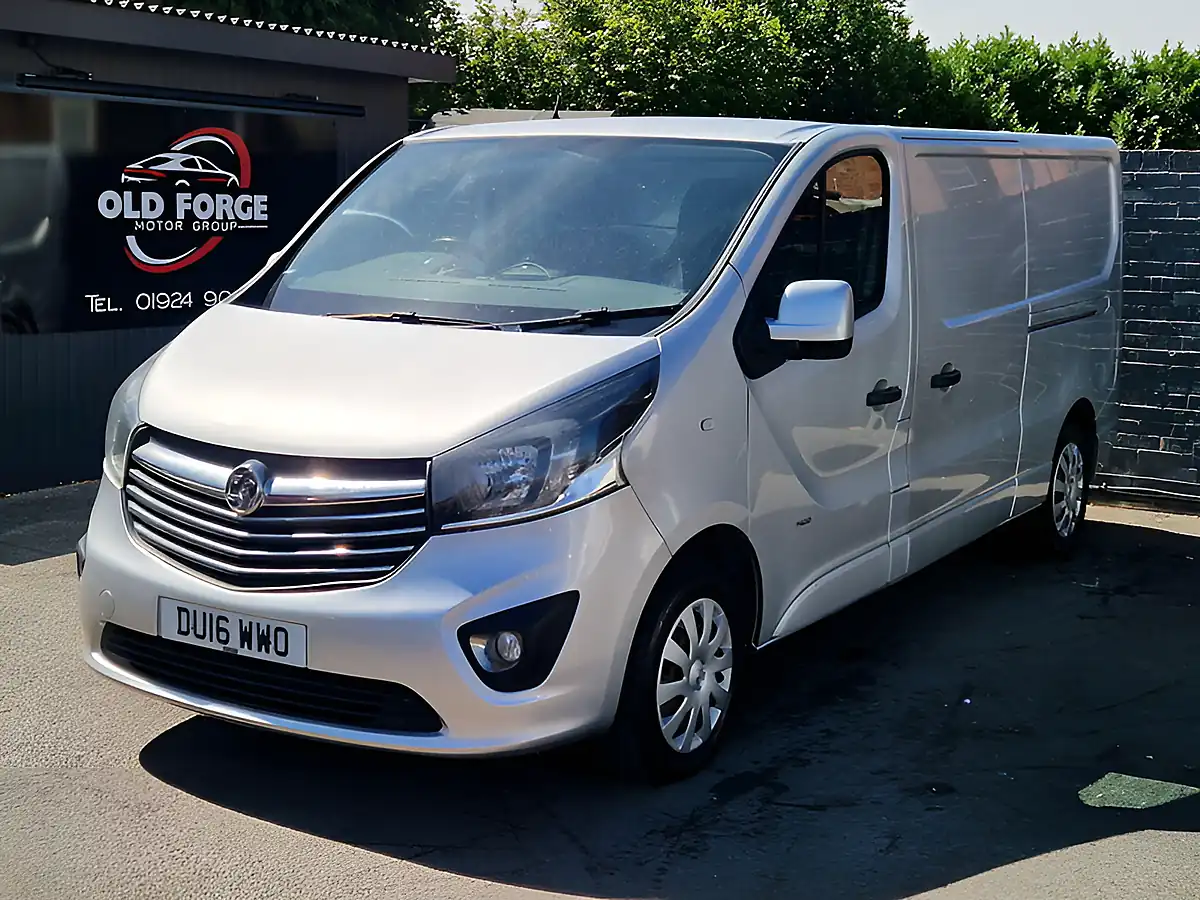 Used 2016 Vauxhall Vivaro Sportive L2 H1 Silver - Interior and Exterior details 5