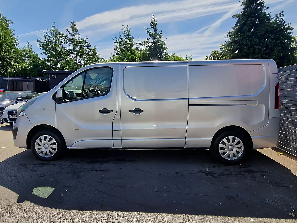 Used 2016 Vauxhall Vivaro Sportive L2 H1 Silver - Interior and Exterior details 6