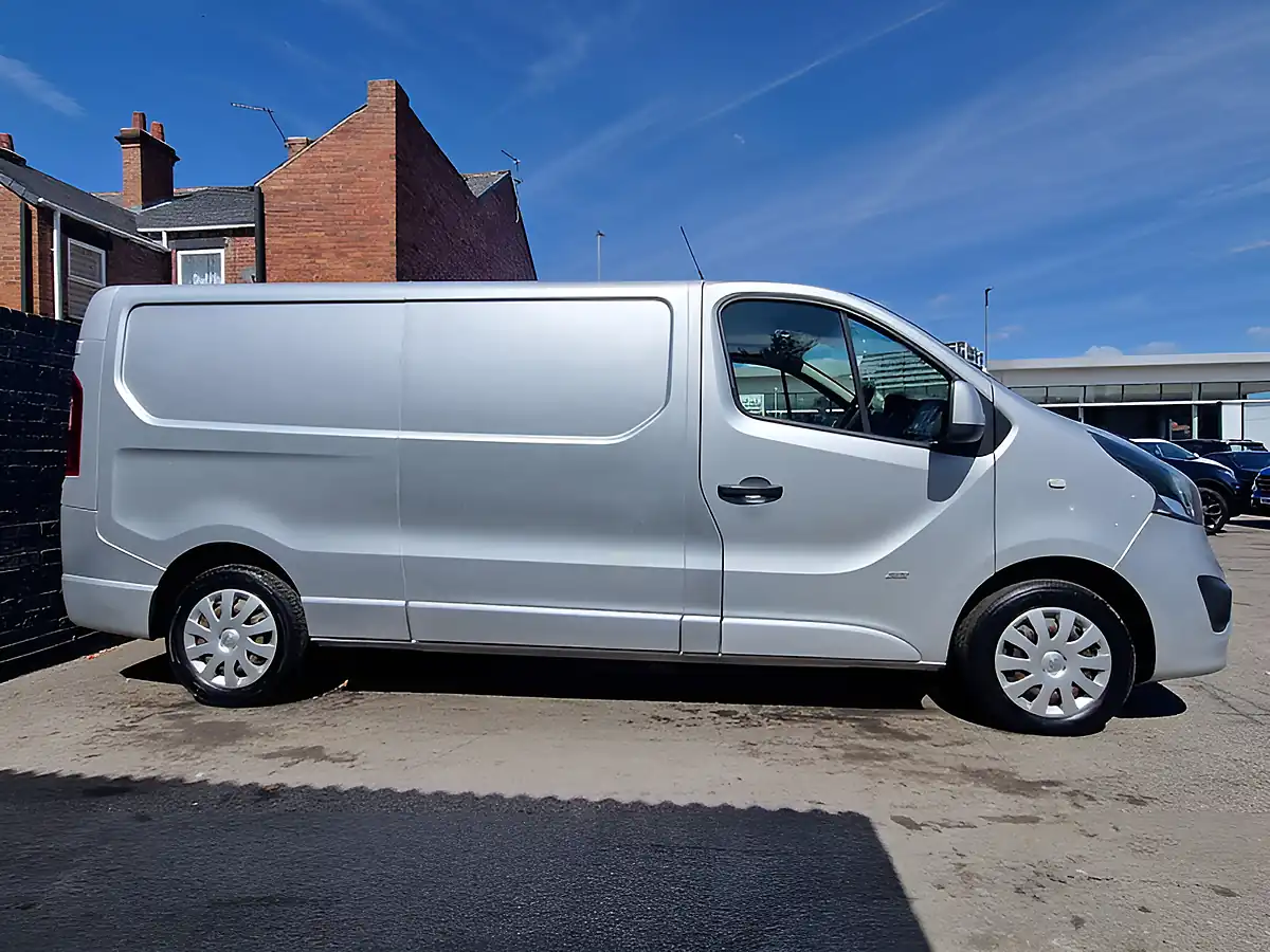 Used 2016 Vauxhall Vivaro Sportive L2 H1 Silver - Interior and Exterior details 7