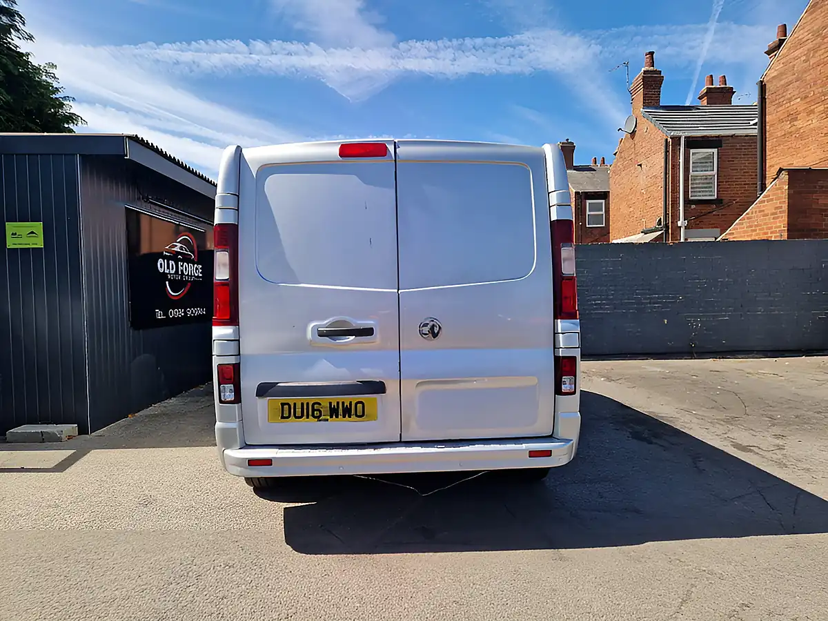 Used 2016 Vauxhall Vivaro Sportive L2 H1 Silver - Interior and Exterior details 9