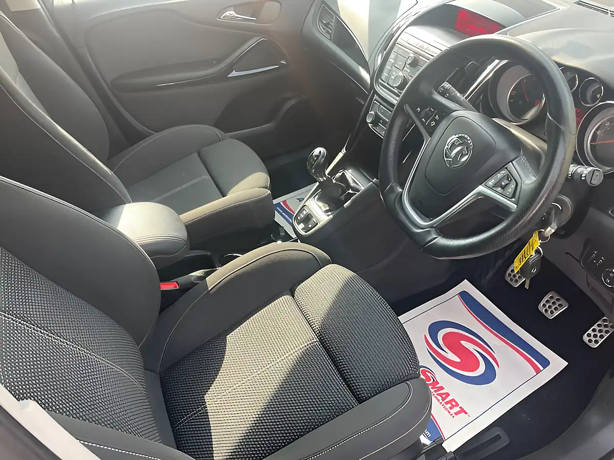Used 2016 Vauxhall Zafira Sri Brown - Interior and Exterior details 8