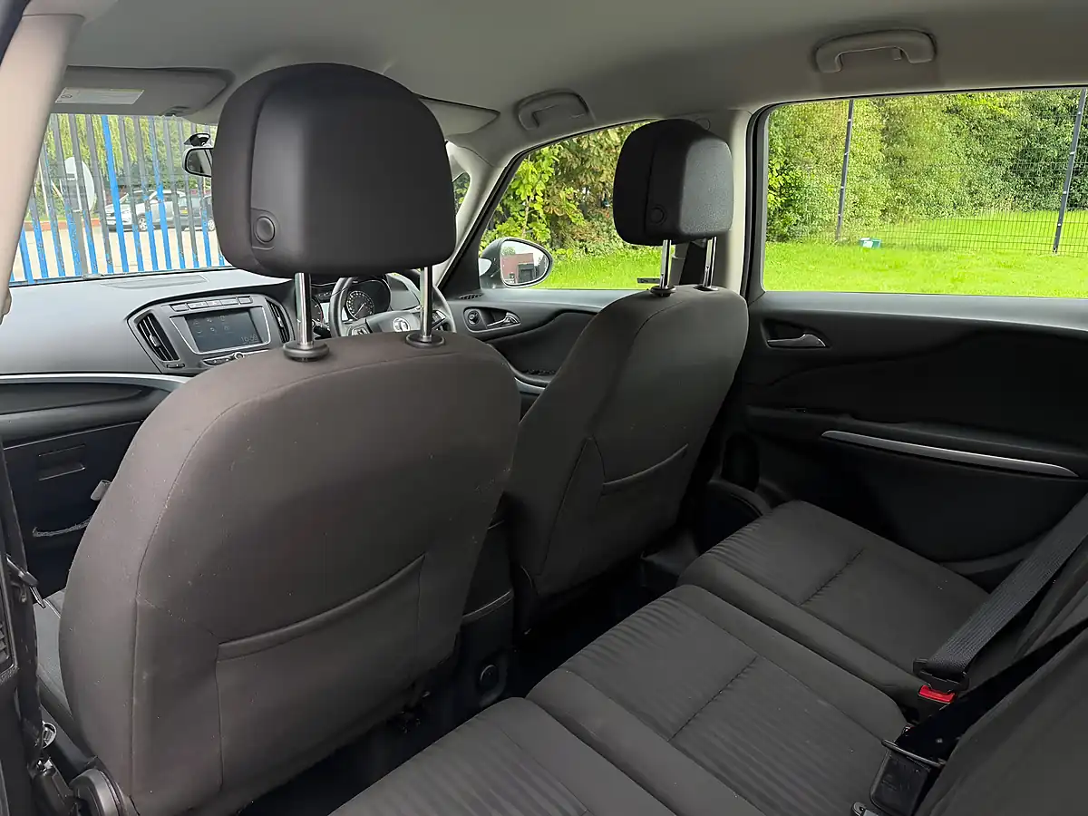 Used 2016 Vauxhall Zafira Tourer Design White - Interior and Exterior details 15