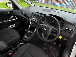 Used 2016 Vauxhall Zafira Tourer Design White - Interior and Exterior details 16