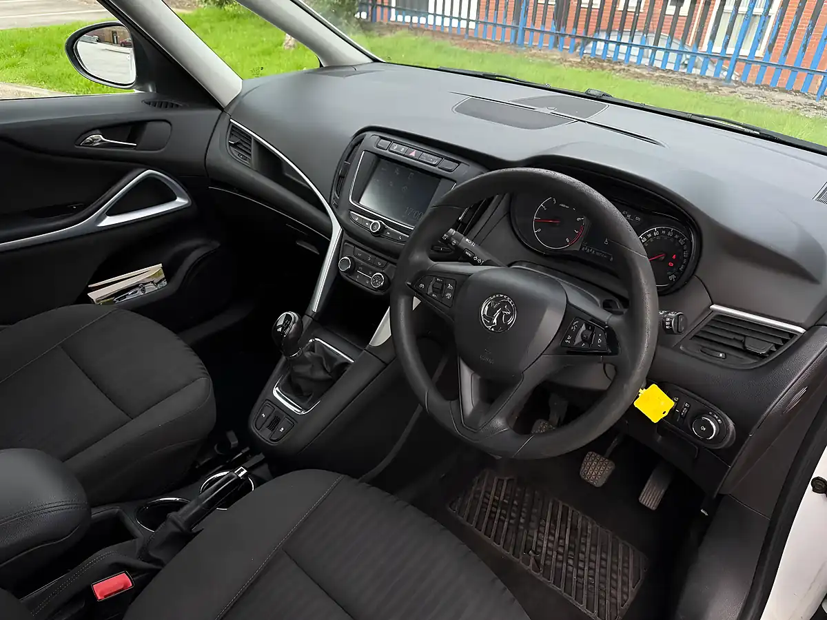 Used 2016 Vauxhall Zafira Tourer Design White - Interior and Exterior details 16