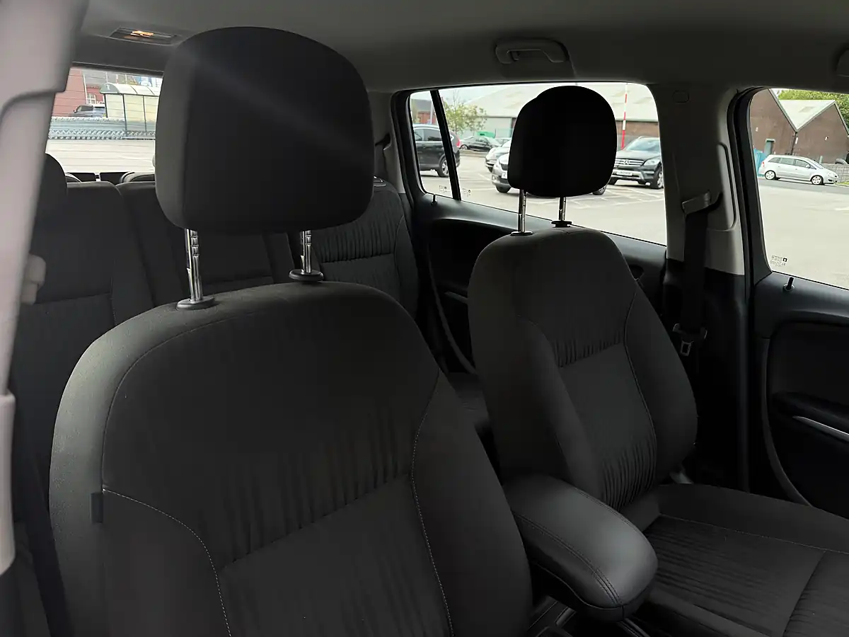 Used 2016 Vauxhall Zafira Tourer Design White - Interior and Exterior details 17