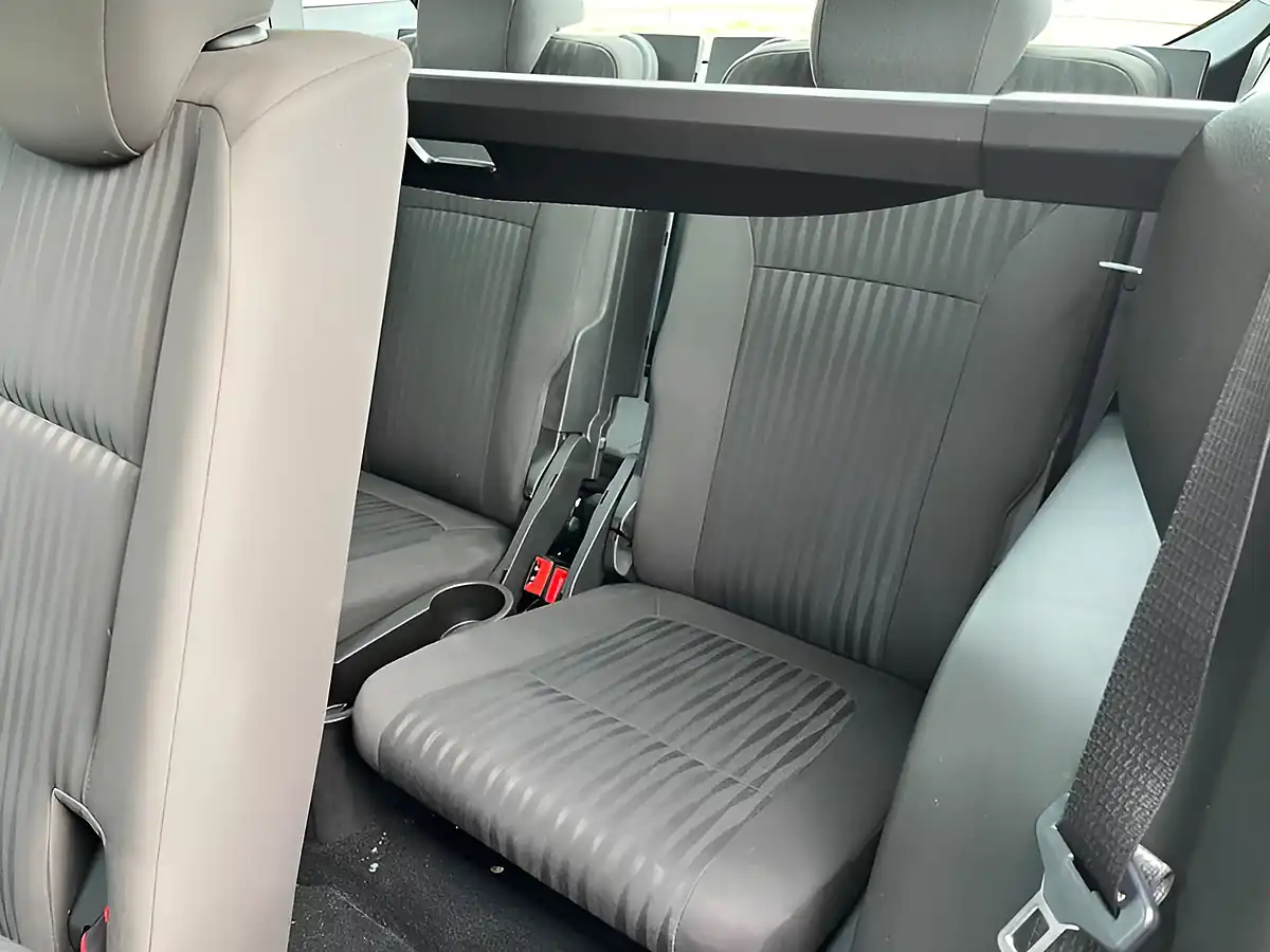 Used 2016 Vauxhall Zafira Tourer Design White - Interior and Exterior details 11