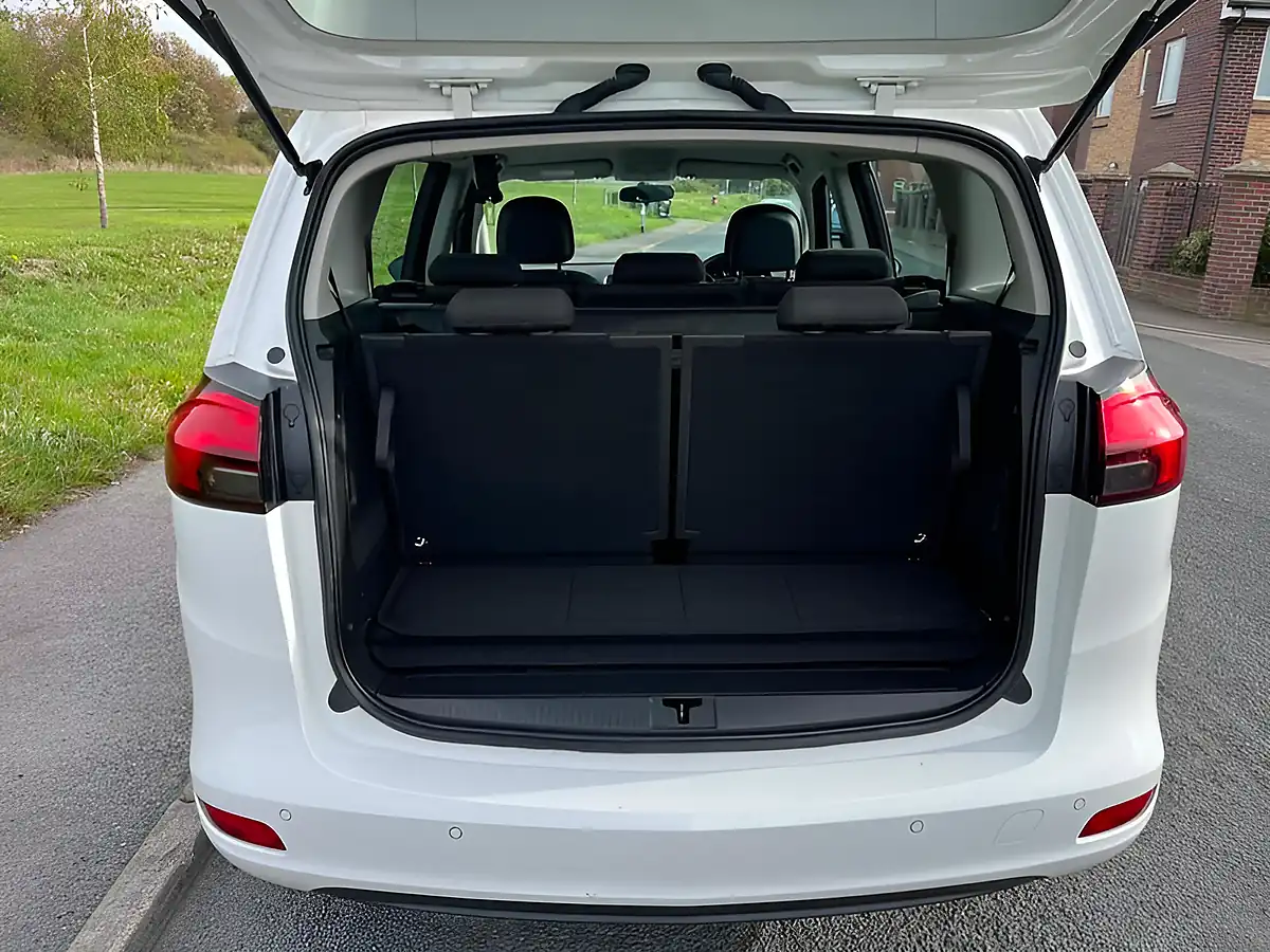 Used 2016 Vauxhall Zafira Tourer Design White - Interior and Exterior details 12