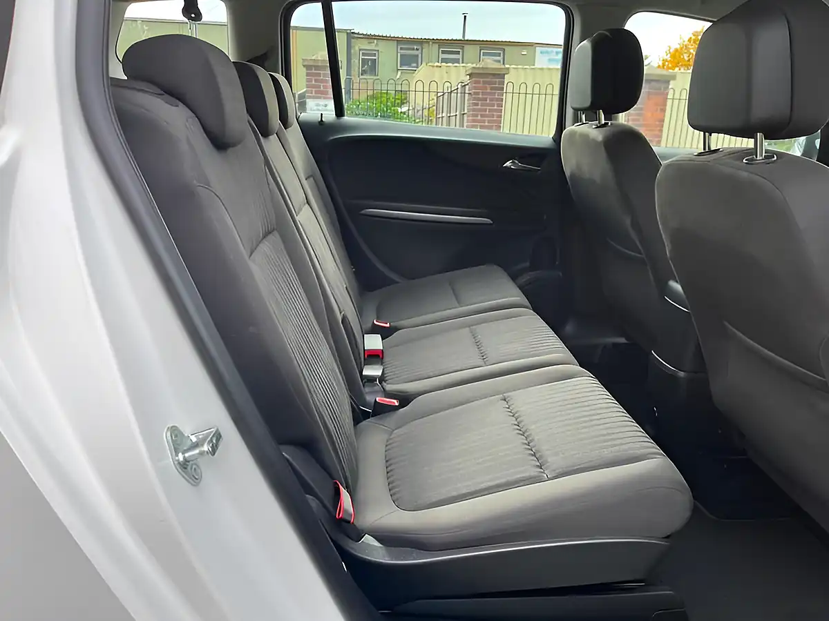 Used 2016 Vauxhall Zafira Tourer Design White - Interior and Exterior details 14