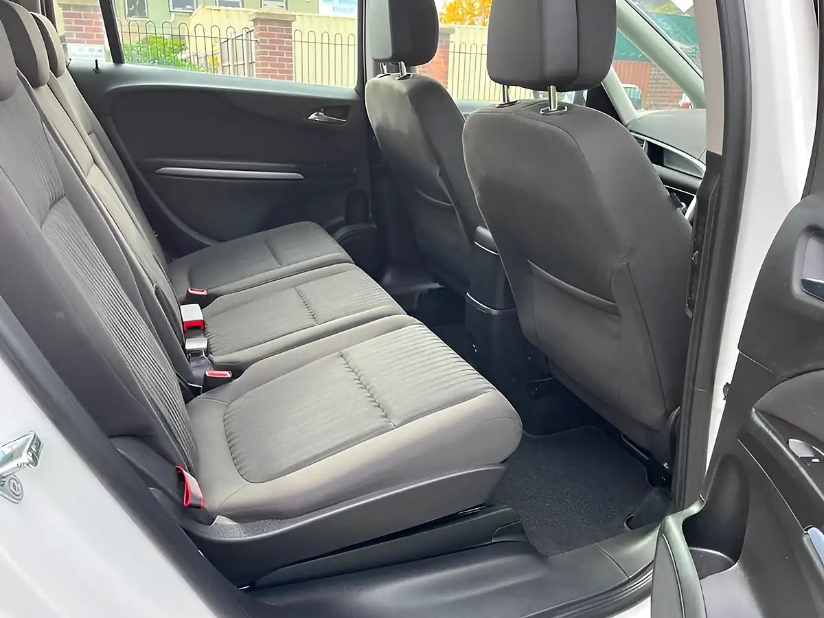 Used 2016 Vauxhall Zafira Tourer Design White - Interior and Exterior details 15