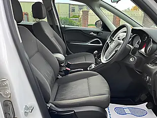 Used 2016 Vauxhall Zafira Tourer Design White - Interior and Exterior details 16