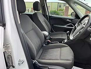 Used 2016 Vauxhall Zafira Tourer Design White - Interior and Exterior details 17