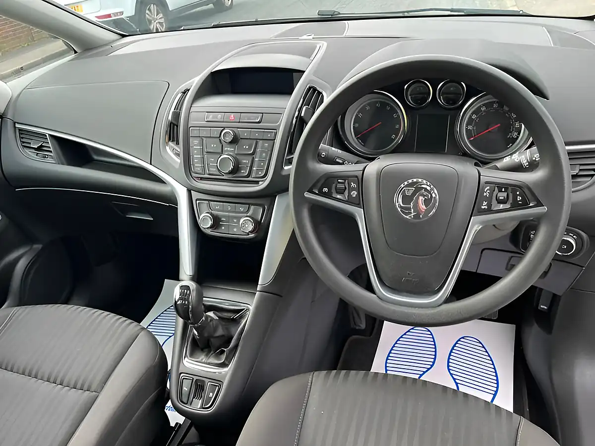 Used 2016 Vauxhall Zafira Tourer Design White - Interior and Exterior details 19