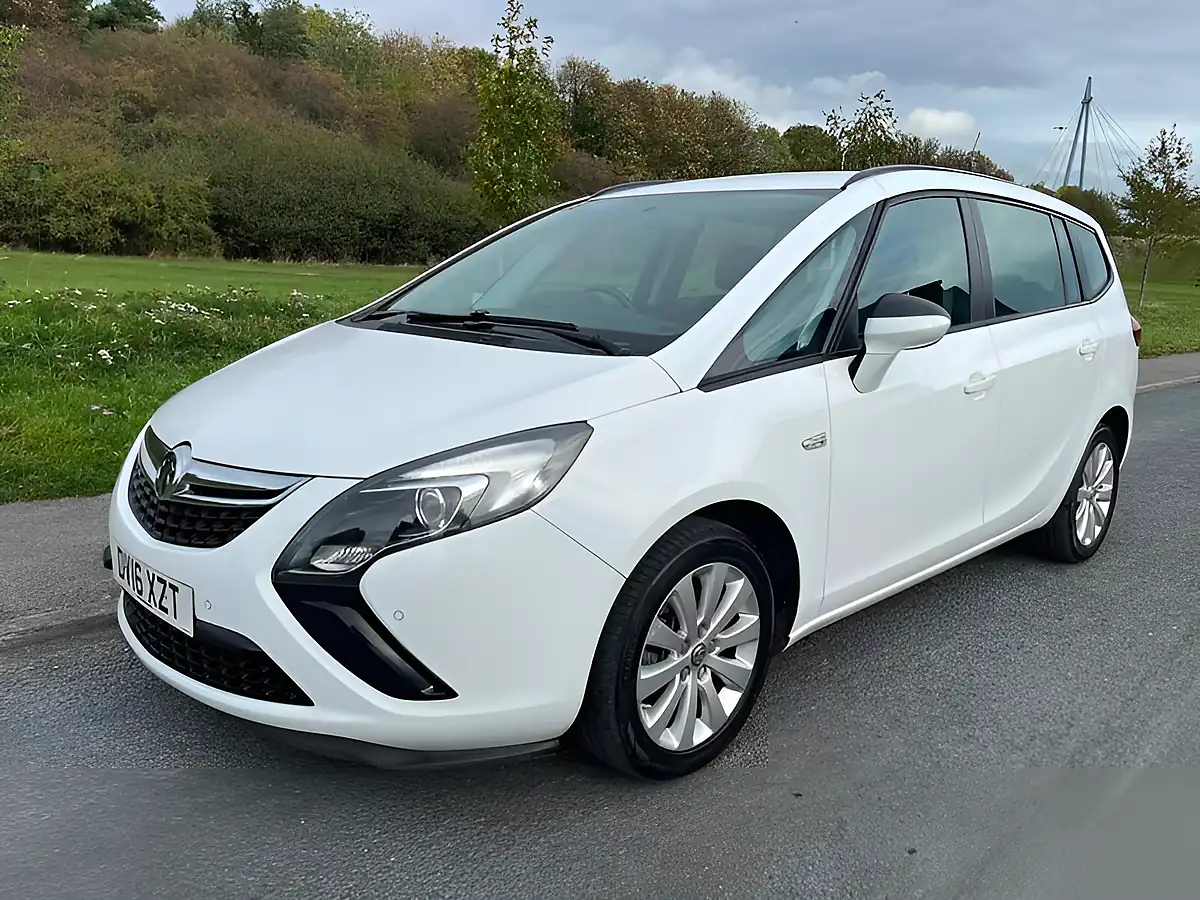 Used 2016 Vauxhall Zafira Tourer Design White - Interior and Exterior details 5