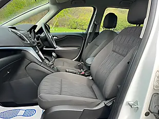 Used 2016 Vauxhall Zafira Tourer Design White - Interior and Exterior details 6