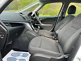 Used 2016 Vauxhall Zafira Tourer Design White - Interior and Exterior details 7