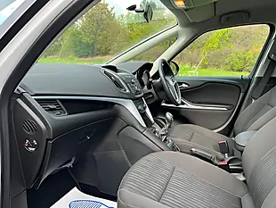 Used 2016 Vauxhall Zafira Tourer Design White - Interior and Exterior details 8