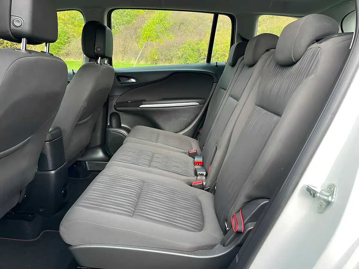 Used 2016 Vauxhall Zafira Tourer Design White - Interior and Exterior details 9