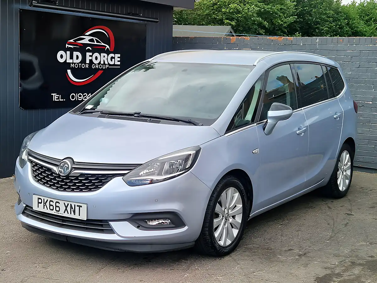 Used 2016 Vauxhall Zafira Tourer Energy Silver - Front View