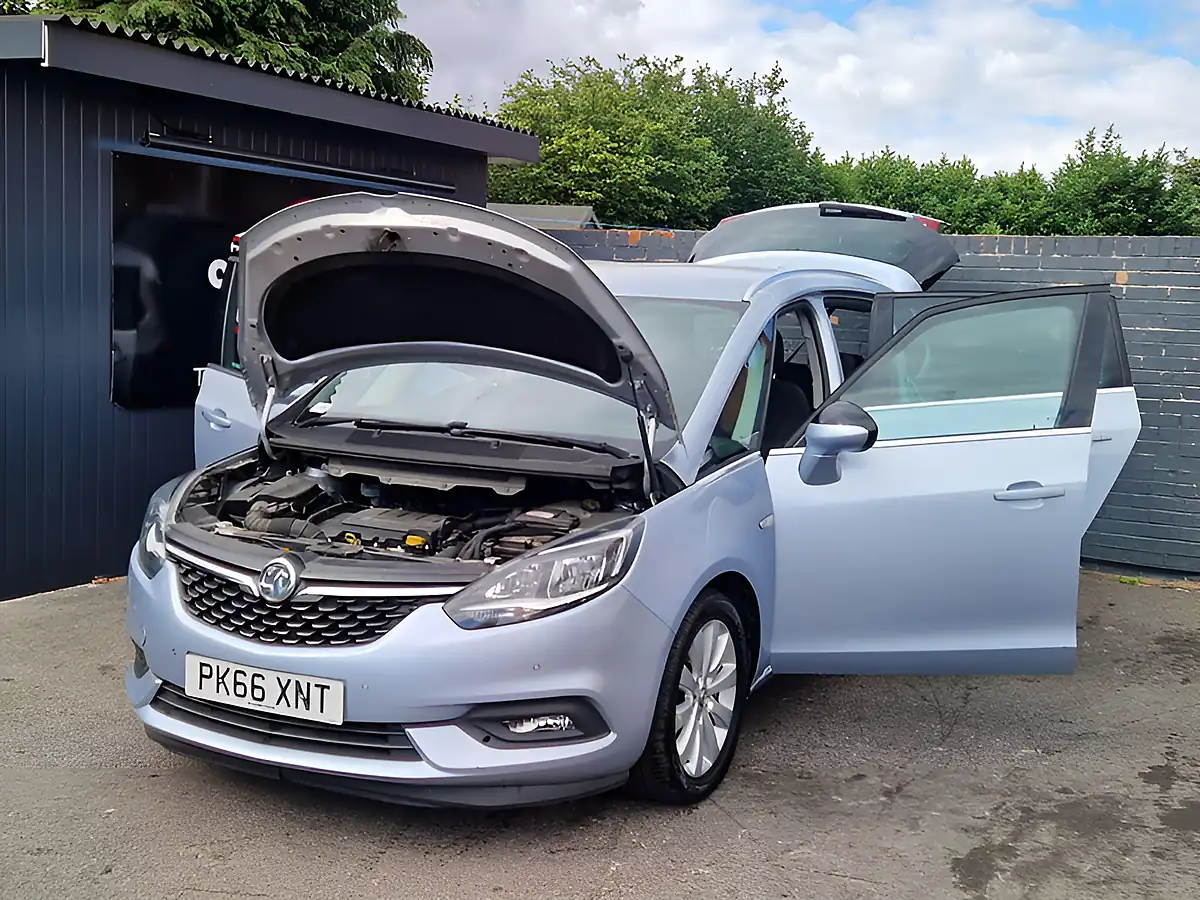 Used 2016 Vauxhall Zafira Tourer Energy Silver - Interior and Exterior details 10
