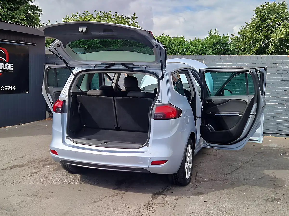Used 2016 Vauxhall Zafira Tourer Energy Silver - Interior and Exterior details 12