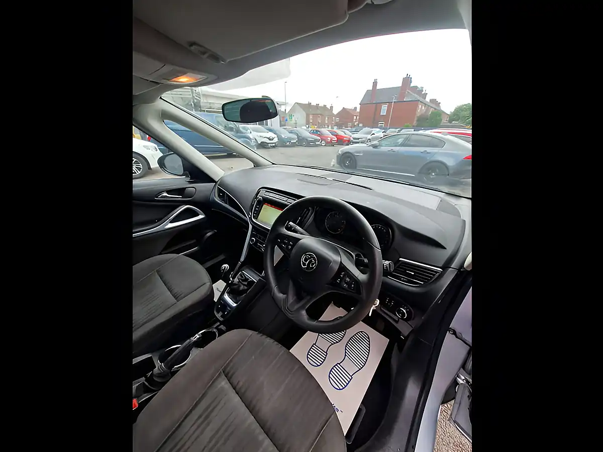 Used 2016 Vauxhall Zafira Tourer Energy Silver - Interior and Exterior details 14