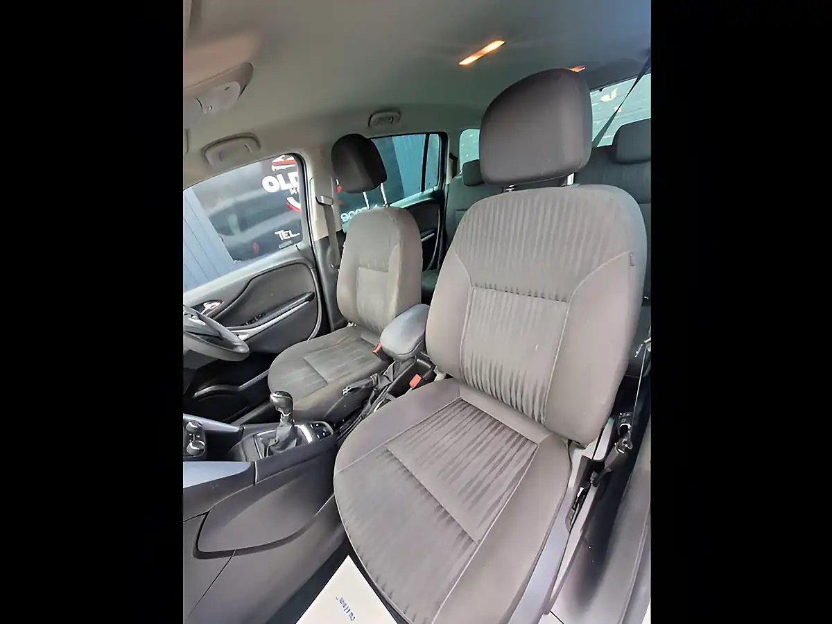 Used 2016 Vauxhall Zafira Tourer Energy Silver - Interior and Exterior details 16